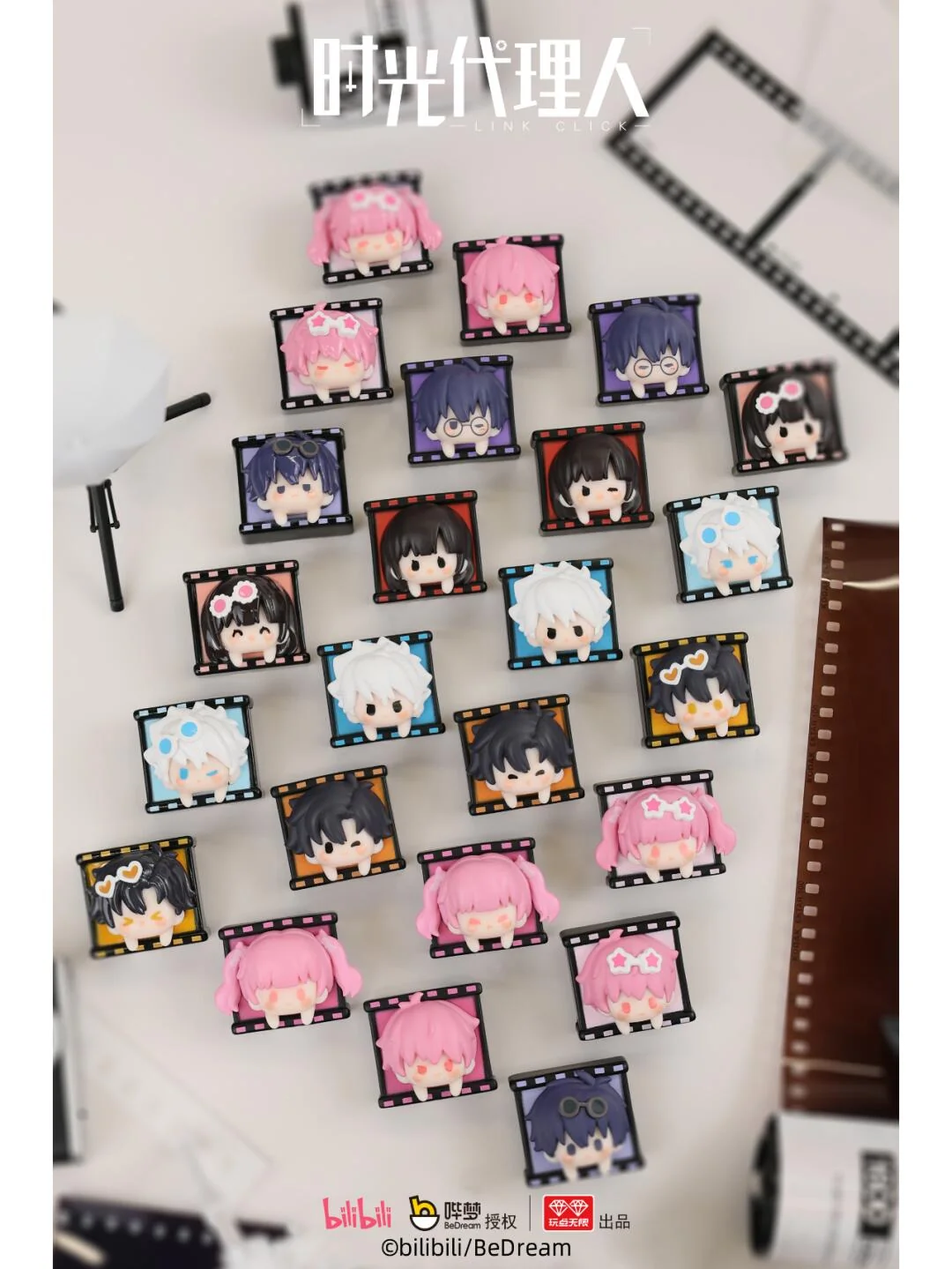 Link Click Film Strip Style Blind Bag - Image 2